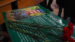 «Парту Героя» открыли в политехническом колледже СахГУ в честь погибшего на СВО бойца