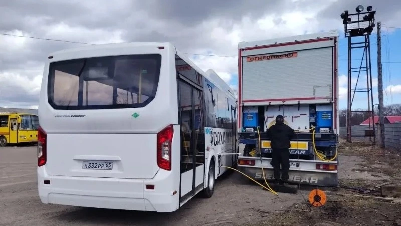 В Поронайске заработала мобильная газозаправочная станция