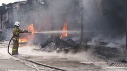 Магазин «Радуга» загорелся в Холмске под конец выходных