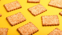 Закуска на крекерах с плавленым сыром: пошаговый рецепт