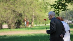 «Ветеран сидела и плакала». На Радоницу сахалинцев не пустили на кладбище утром