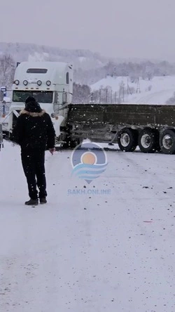 Длинномер и кроссовер столкнулись на дороге Южно-Сахалинск — Холмск