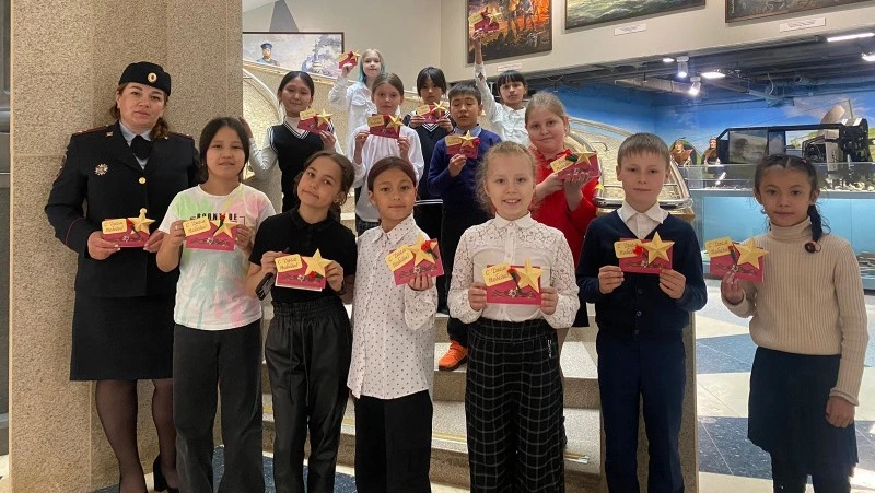 Мастер-класс по изготовлению открыток ко Дню Победы организовали для сахалинских школьников