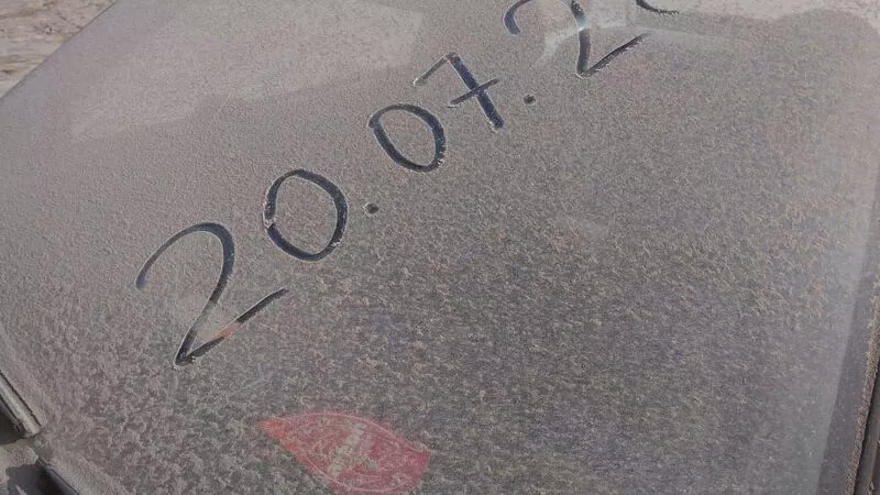 После мощного извержения вулкана Эбеко на Северо-Курильск обрушился пеплопад