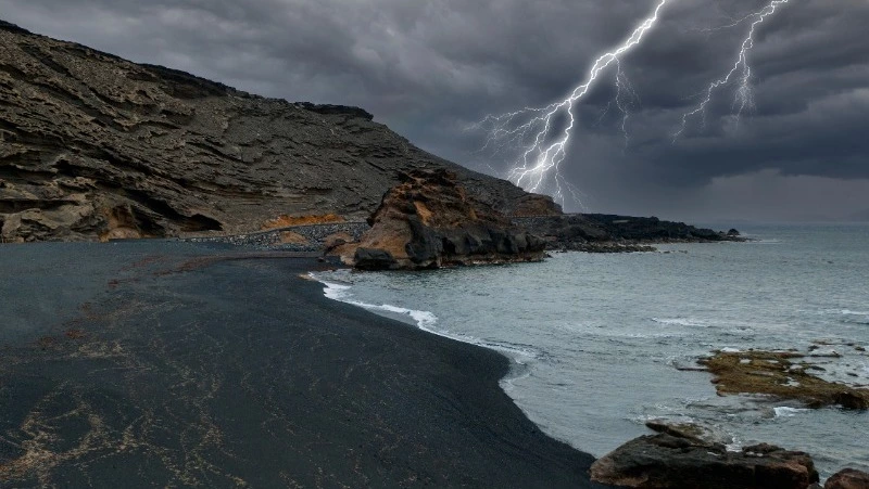 Волны до 4 метров ожидают у берегов Итурупа 