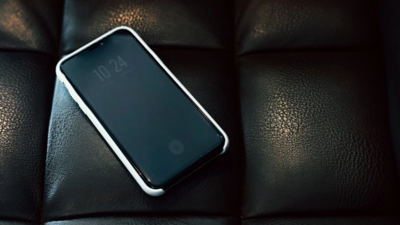 Таксист украл телефон стоимостью 150 тысяч рублей у пассажира в Южно-Сахалинске