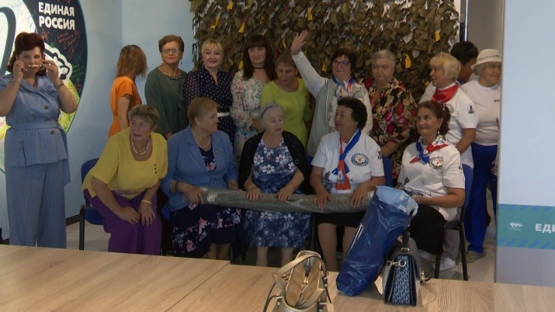 «Серебряные» волонтеры Сахалина передали маскировочные сети в зону СВО