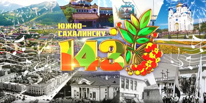 Ол пицца әкеліп, оны сиқырлады.