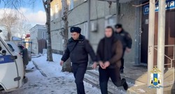 На Сахалине парни в масках связали сторожа скотчем и похитили икры на 600 тысяч рублей