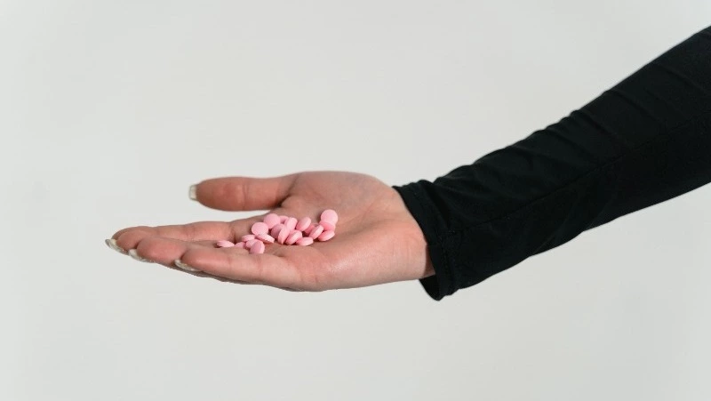 Россиянам напомнили о крупных штрафах за перепродажу лекарств в интернете