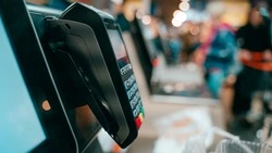 Сотрудница интернет-магазина в Южно-Сахалинске за год вынесла из кассы треть миллиона рублей