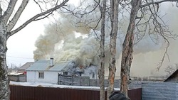 В Смирных объявили сбор средств для пострадавшей от пожара семьи