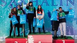 Влюбленные южносахалинцы устроили парный забег на лыжах