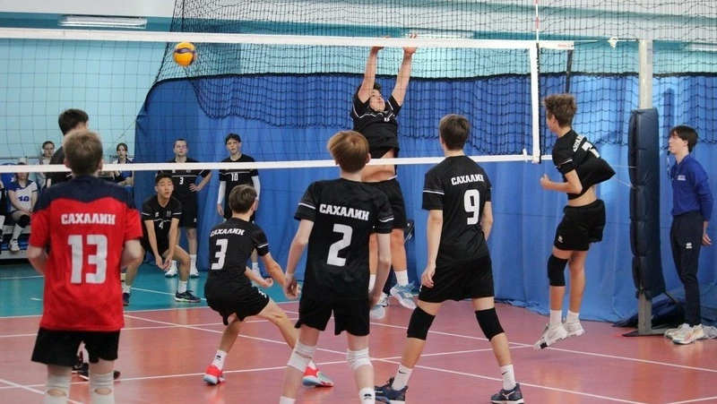 В Южно-Сахалинске стартовало первенство области по волейболу среди молодежи