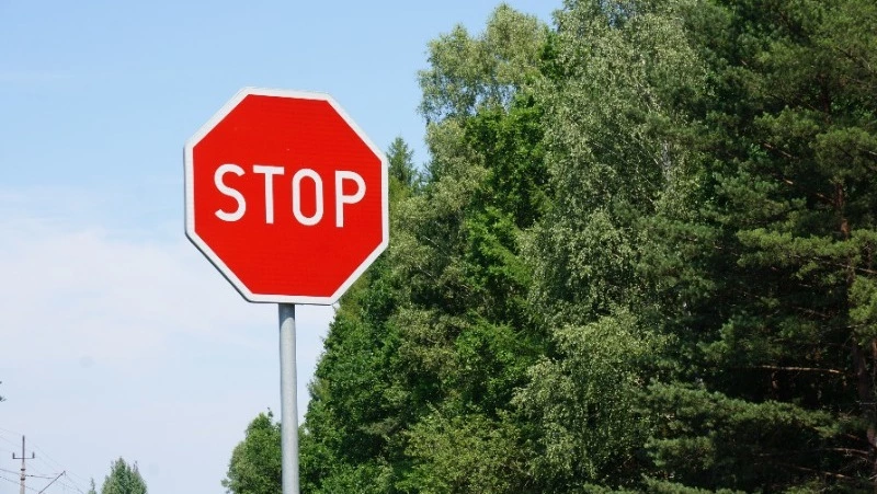 Сквозной проезд по улице 4-й Железнодорожной в Южно-Сахалинске закрыли до конца декабря