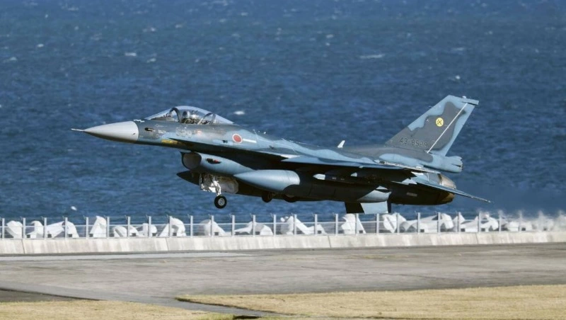 Истребитель ВСС Японии потерпел крушение в Тихом океане