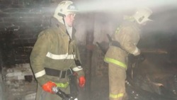 Два гаража сгорели утром в Корсакове