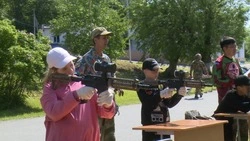 Сахалинские школьники приняли участие в военно-спортивной игре «Зарница»