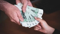 Приезжий без прав попался на взятке инспектору ГАИ в Южно-Сахалинске 