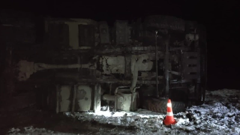 КамАЗ съехал в кювет на трассе Невельск — Томари — аэропорт Шахтерск 16 марта