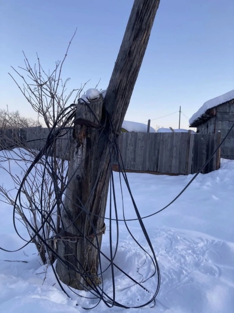 Жителя Леонидово оставили без интернета и связи из-за отсутствия опоры ЛЭП