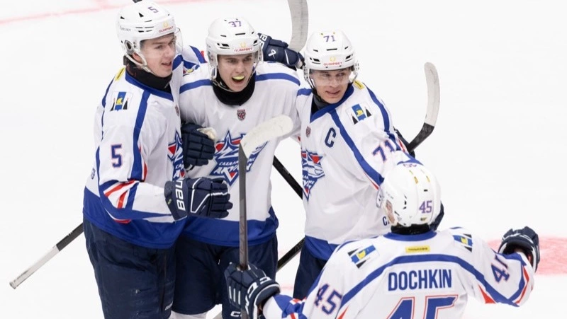 «Сахалинские Акулы» вновь победили «Тайфун» со счетом 3:2 во Владивостоке 