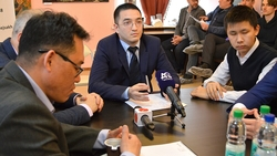 Плюсы и минусы воссоединения Крыма с Россией обсудили в Южно-Сахалинске