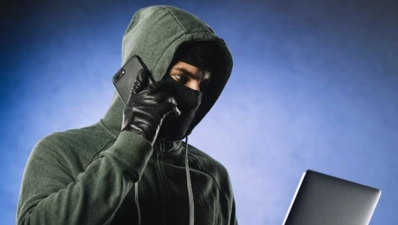 Сахалинец хотел найти пропавшие документы, но потерял еще и деньги