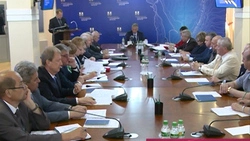 За танками, на площади Победы...