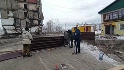 Парень вывел двоих детей и пенсионерку из завалов после взрыва газа в Тымовском