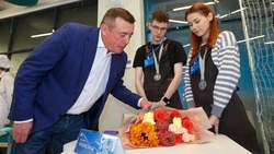 Валерий Лимаренко встретился с командой движения «Абилимпикс» от Сахалинской области