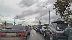 «Тошнит от этих пробок!» Неделя в Южно-Сахалинске началась с километровых заторов
