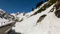 Лавины в выходные угрожают двум районам Сахалина