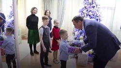Губернатор Сахалинской области исполнил четыре мечты детей на «Елке желаний»