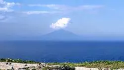 Облако над вулканом Тятя заставило напрячься жителей Кунашира