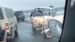 Три автомобиля столкнулись на юге Сахалина в гололед. Есть пострадавшие