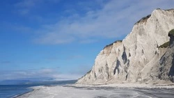 «Как будто на Мальдивах»: Белые скалы на Итурупе восхитили путешественников