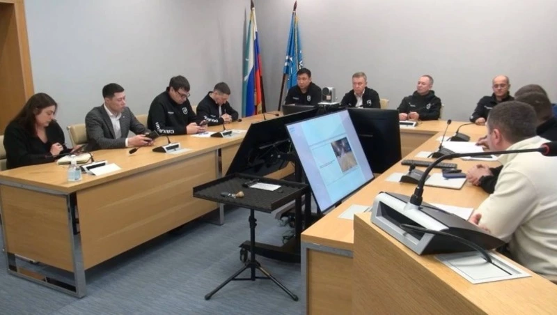 «Работа идет в плановом режиме»: мэр Южно-Сахалинска рассказал о расчистке в третий день циклона