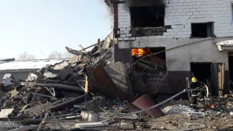 Разбор завалов после взрыва газа в Тымовском продолжат вечером 19 ноября