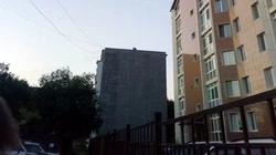 Романтический вечер на крыше дома устроила молодая пара в Южно-Сахалинске (ВИДЕО)