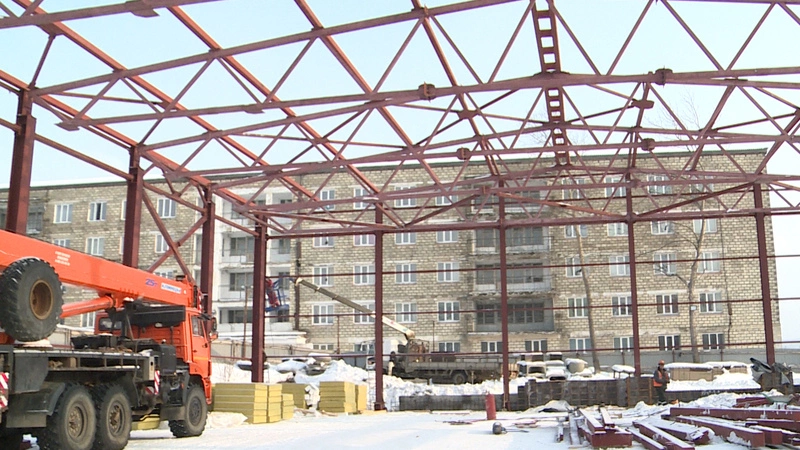 В Александровске-Сахалинском, несмотря на морозы, продолжается строительство спорткомплекса
