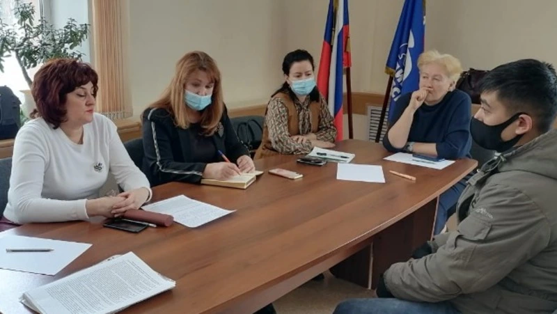 Сахалинским папам рассказали о мерах социальной поддержки отцовства на островах