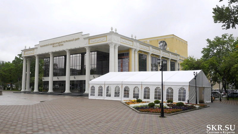 К фестивалю «Сахалинская рампа» ставят шатер и сцену под открытым небом