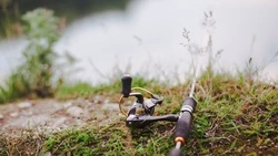 В Кузбассе молния ударила в компанию рыбаков — один погиб, двоих спасли сапоги