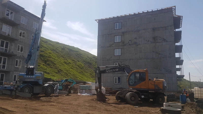 В Углегорском районе строят новые дома, школу и культурный центр