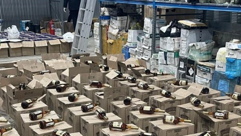 Груз поддельного алкоголя на 5 млн рублей изъяла полиция на Сахалине