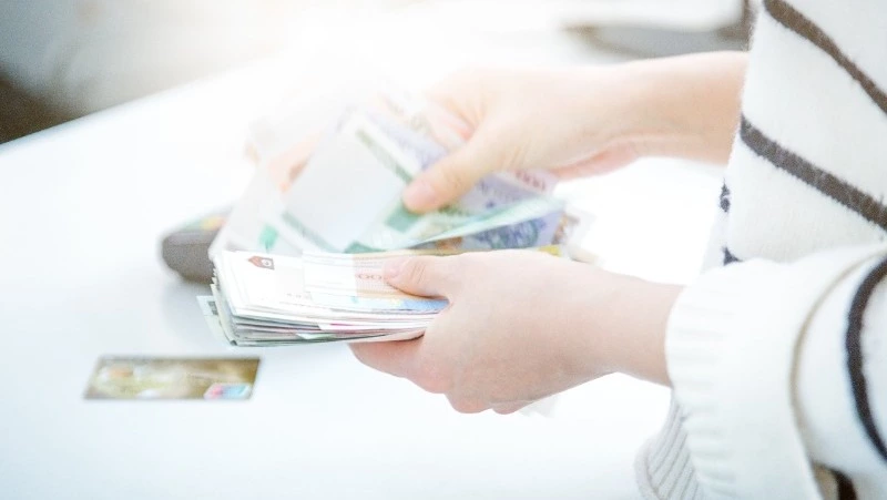 Более 100 тысяч рублей задолжала компания работнику с Сахалина