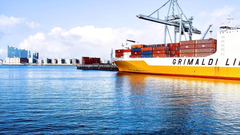 Лимаренко поручил ликвидировать задержку грузов для Сахалина