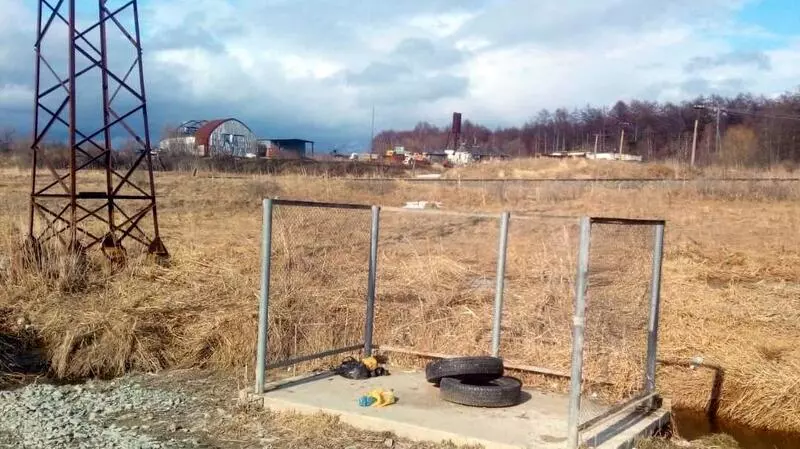 На Сахалине неизвестные украли евроконтейнер вместе с мусором