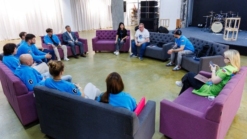 Сахалинская молодежь обсудила с властью стартапы, дроны и IT-навыки на форуме «ОстроVа» 